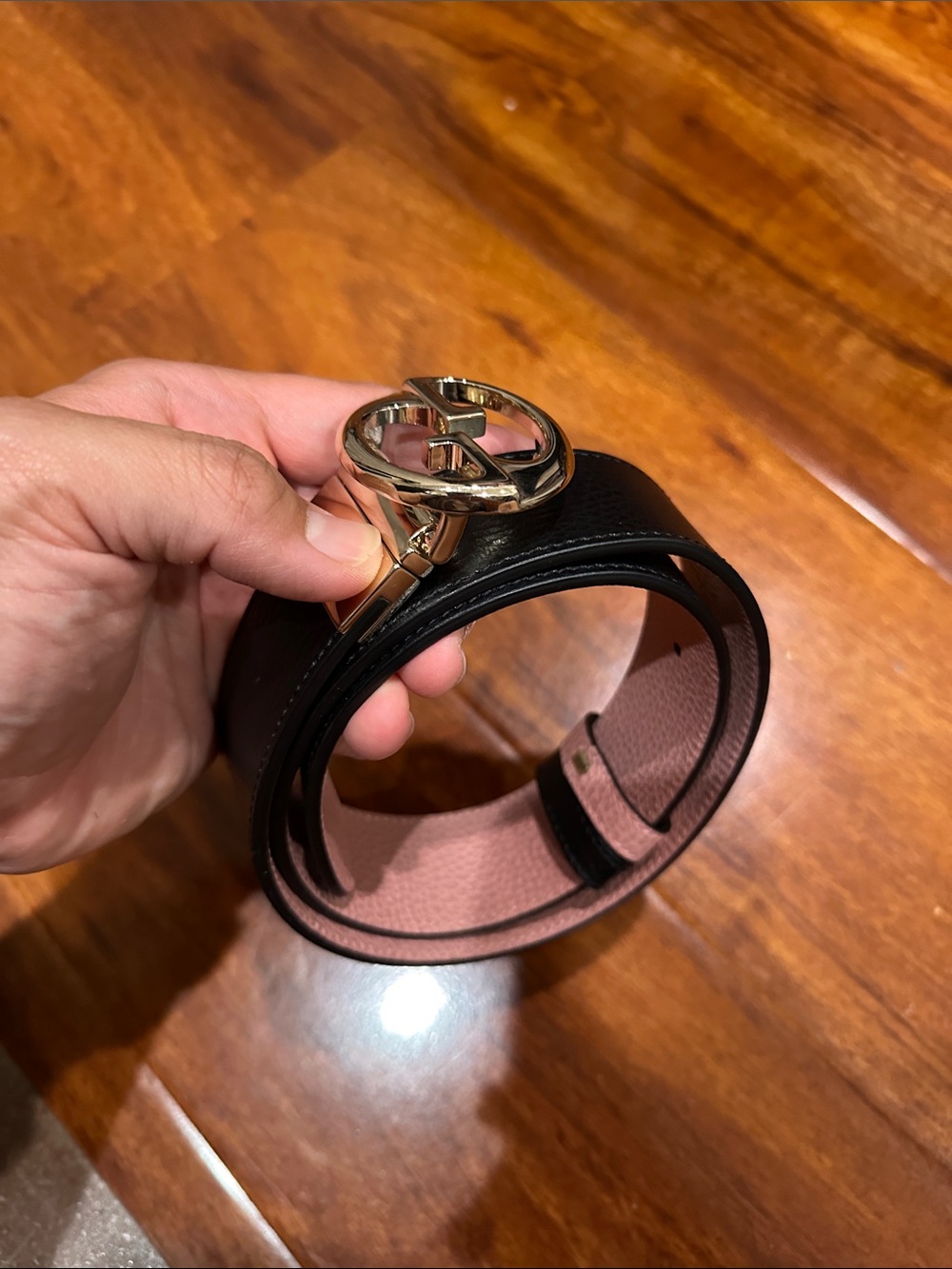Gucci Reversible Black and Pink Leather Belt with Gold Buckle - Picture 2 of 4